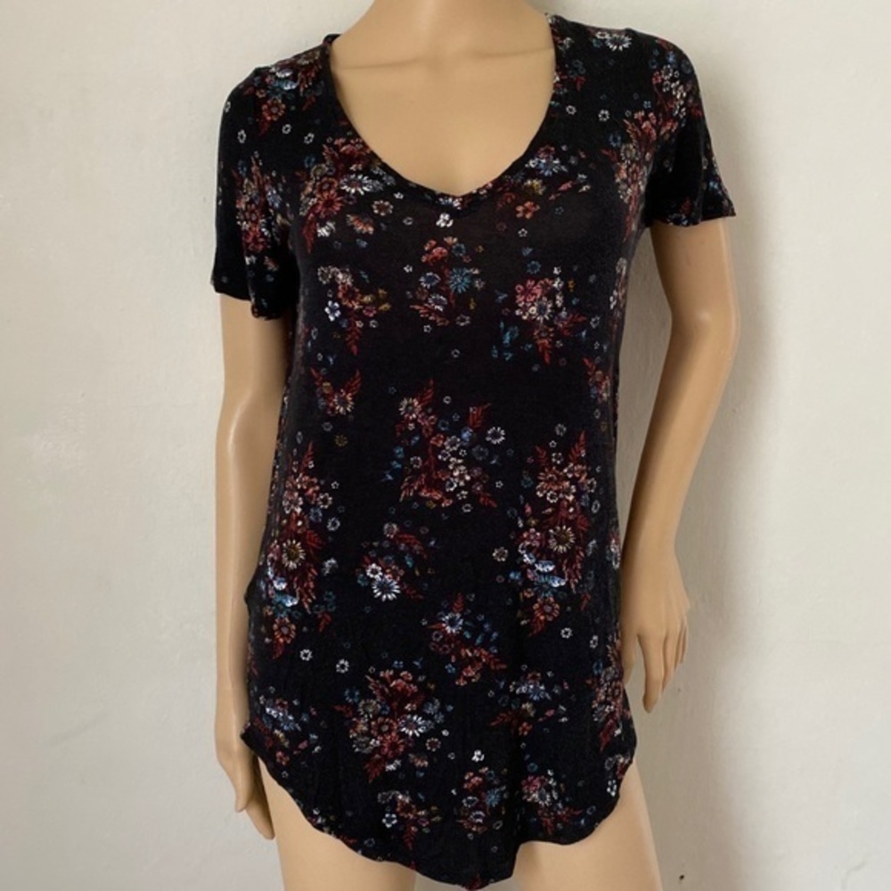 Mudd floral stretch top size M